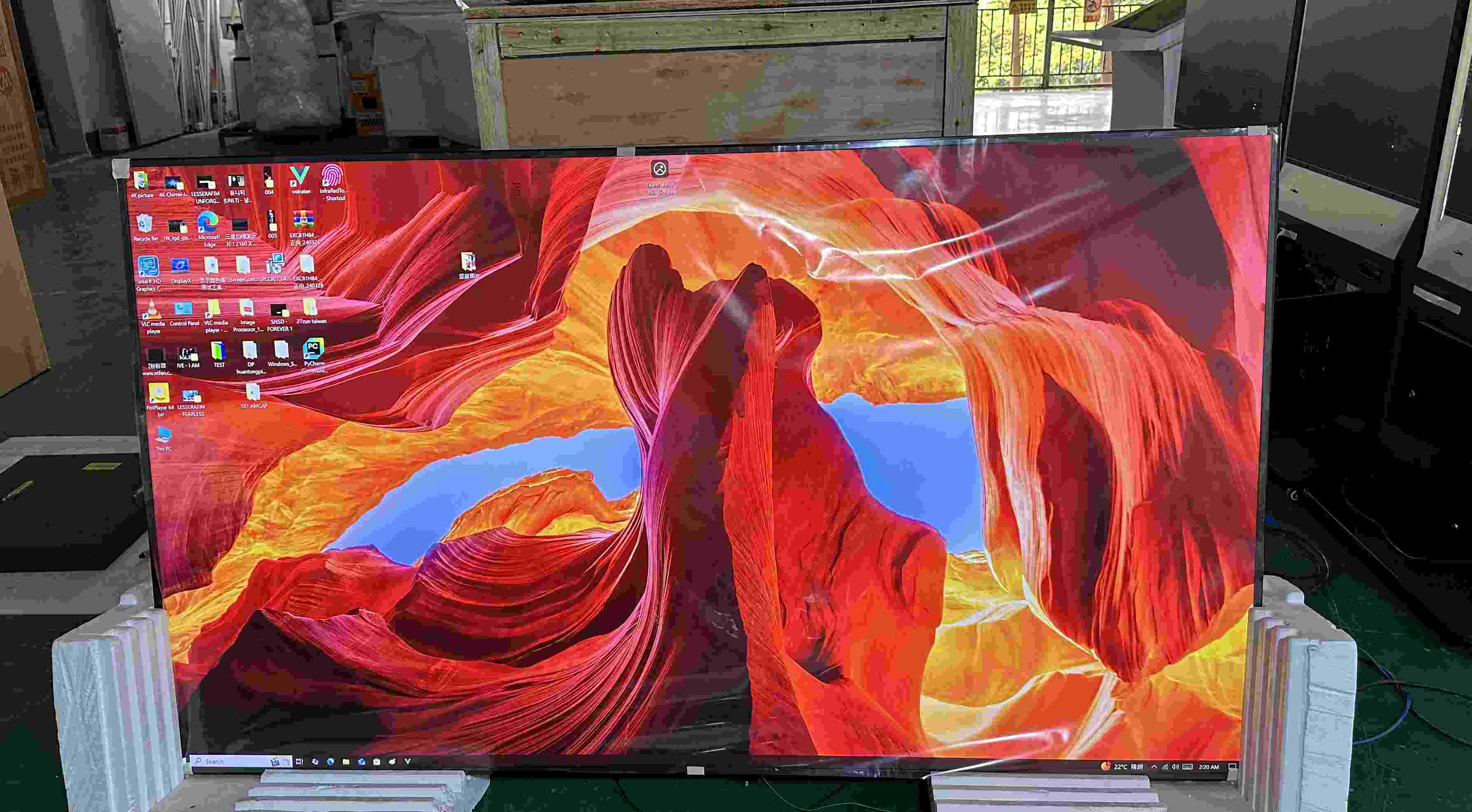 Monitor touch screen a LED LED LED LED da 86 pollici
